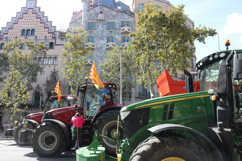 Europa entre los tractores y los tanques: el ajuste fiscal y el rearme profundizan la crisis social